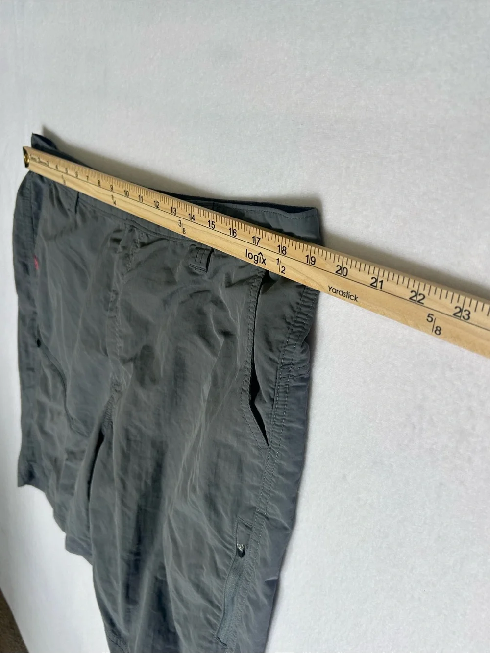 The American Outdoorsman Men’s XL Gray Nylon Hiking Shorts Zip Pockets
